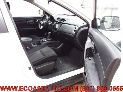 Used 2017 Nissan Rogue SV image 13