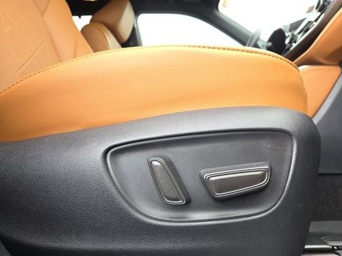 Used 2024 Toyota Highlander Platinum image 19