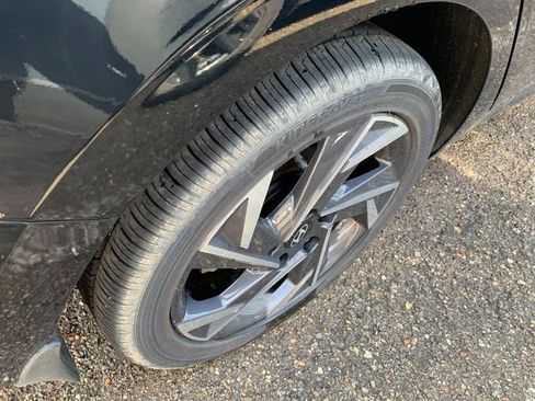 Used 2025 Hyundai Elantra SEL image 5