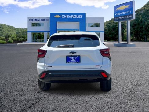 Certified 2024 Chevrolet Trax RS w/ Driver Confidence Package FWD image 3