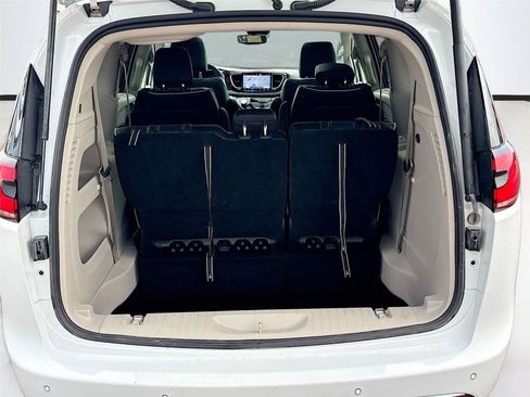 Certified 2024 Chrysler Pacifica Limited FWD image 27