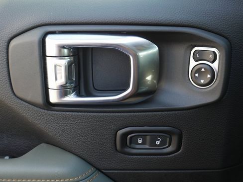 New 2025 Jeep Gladiator Mojave w/ Convenience Group image 15