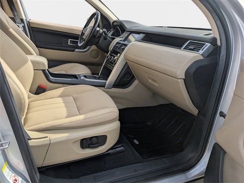 Used 2017 Land Rover Discovery Sport HSE image 12