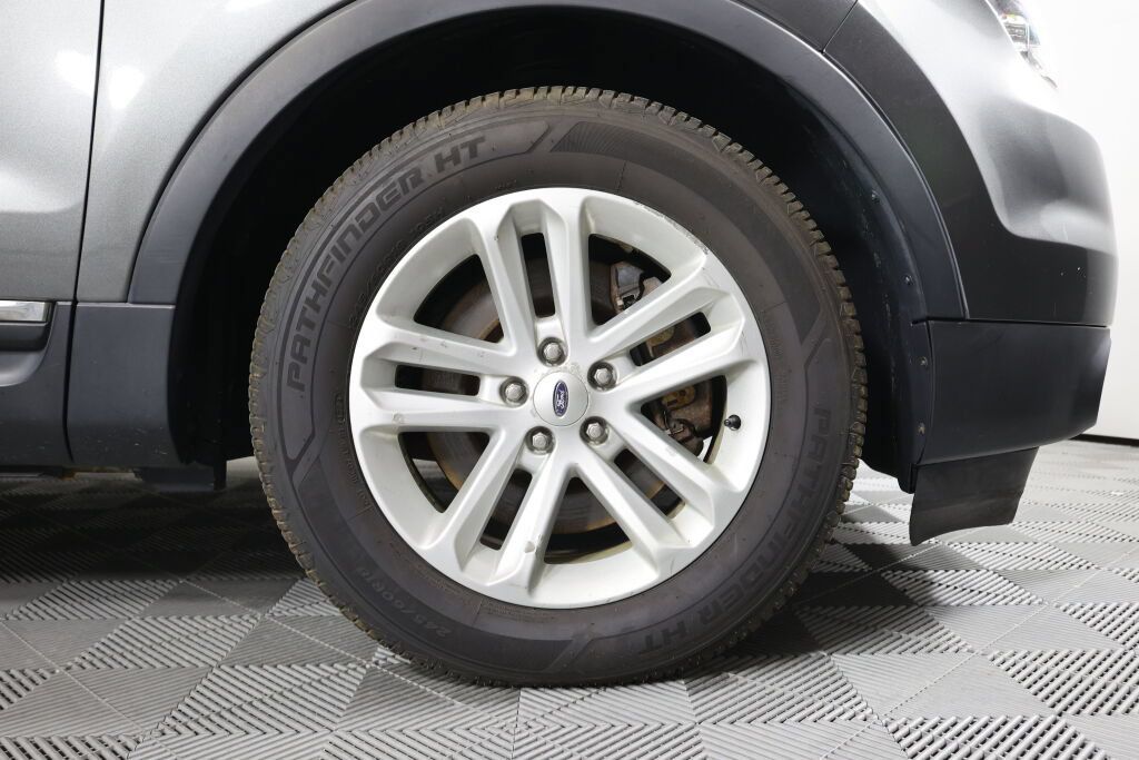 Used 2014 Ford Explorer XLT w/ Equipment Group 202A FWD image 6