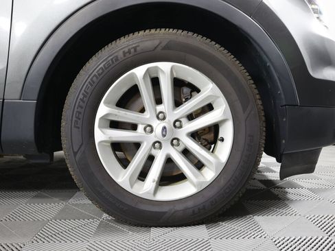 Used 2014 Ford Explorer XLT w/ Equipment Group 202A FWD image 6