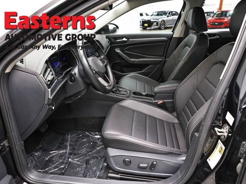 Used 2024 Volkswagen Jetta SE FWD image 14