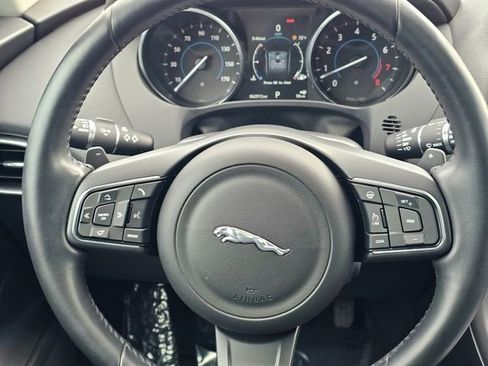 Used 2017 Jaguar F-PACE Prestige image 32