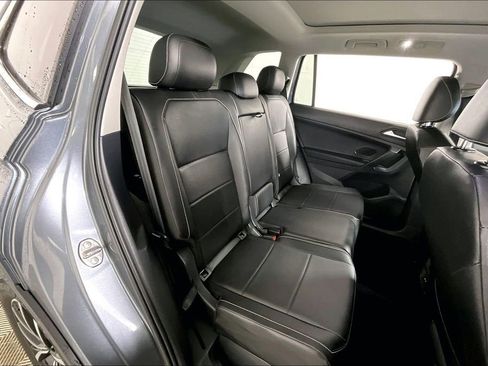 Used 2021 Volkswagen Tiguan SE w/ Panoramic Sunroof Package image 27