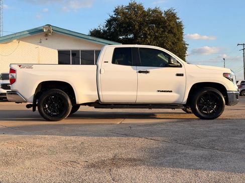 Used 2020 Toyota Tundra SR5 w/ SR5 Upgrade Package image 2