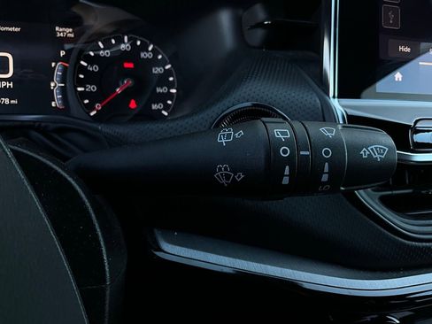 Used 2025 Jeep Compass Trailhawk image 37