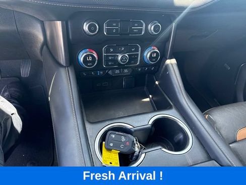 Used 2023 GMC Yukon AT4 w/ AT4 Premium Package AWD/4WD image 7