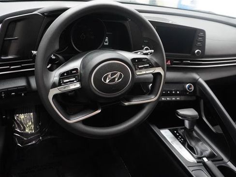 Used 2022 Hyundai Elantra SEL FWD image 11