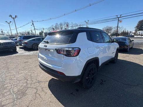 Used 2022 Jeep Compass Latitude image 5