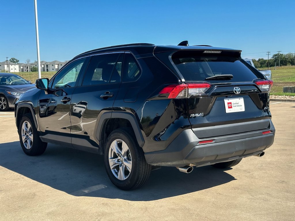 Used 2025 Toyota RAV4 XLE FWD image 5