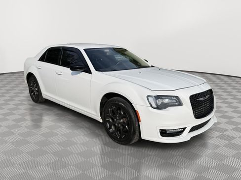 Used 2019 Chrysler 300 Touring w/ Sport Appearance Package AWD/4WD image 8