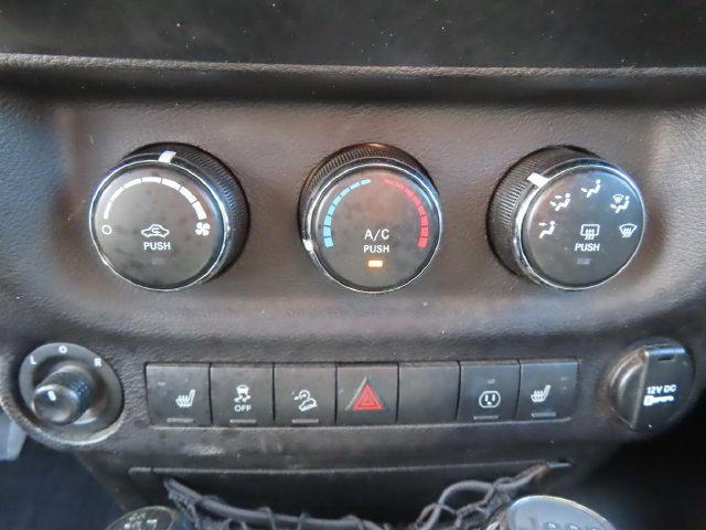 Used 2018 Jeep Wrangler Unlimited Sahara AWD/4WD image 26