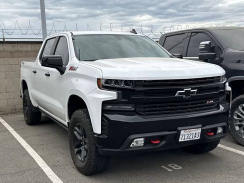 Used 2020 Chevrolet Silverado 1500 LT Trail Boss w/ Convenience Package AWD/4WD image 2