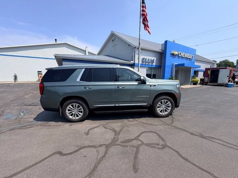 Used 2024 GMC Yukon SLT w/ SLT Luxury Package AWD/4WD image 4