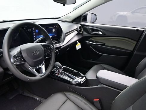 Used 2026 Chevrolet Trax ACTIV FWD image 8