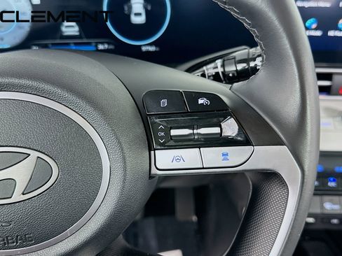Certified 2024 Hyundai Elantra Limited FWD image 17