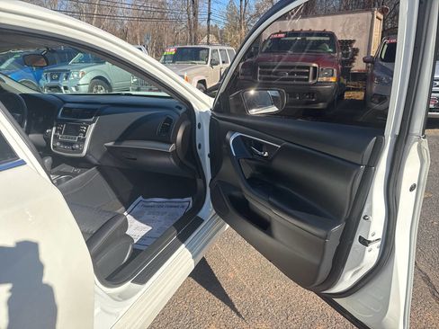 Used 2016 Nissan Altima 2.5 SV image 25