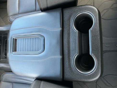 Used 2024 Chevrolet Suburban High Country AWD/4WD image 18