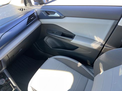 Used 2023 Volkswagen Taos SE image 27