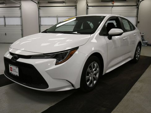Used 2022 Toyota Corolla LE FWD image 3