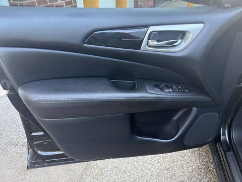 Used 2019 Nissan Pathfinder SV AWD/4WD image 29