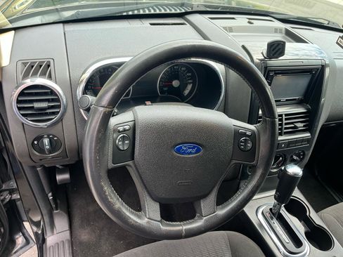 Used 2010 Ford Explorer XLT RWD image 12