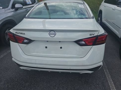 Used 2023 Nissan Altima 2.5 SV w/ SV Premium Package FWD image 4