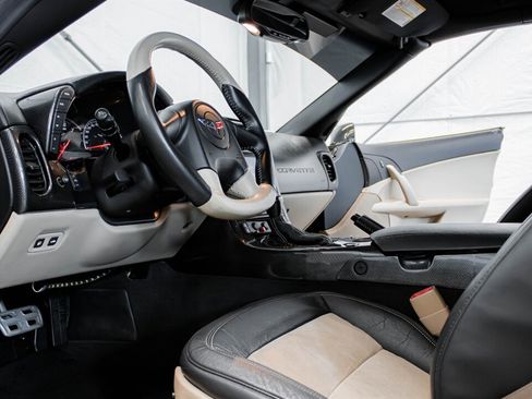 Used 2005 Chevrolet Corvette Convertible w/ Preferred Equipment Group image 24