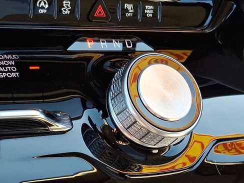 Certified 2024 Jeep Wagoneer 4WD w/ Premium Group I image 15