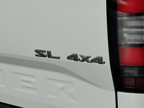 Used 2024 Nissan Frontier SL w/ Technology Package image 44