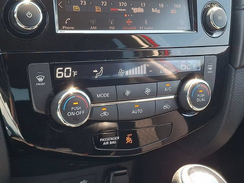 Used 2020 Nissan Rogue SV AWD/4WD image 17