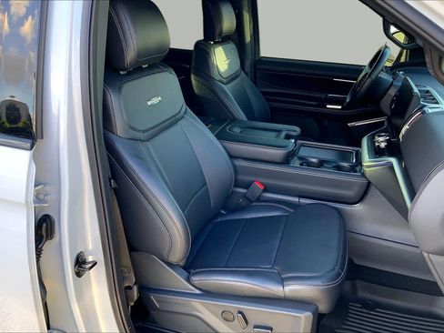 Used 2025 Ford Expedition Platinum w/ Stealth Performance Package AWD/4WD image 9