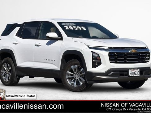 Used 2025 Chevrolet Equinox LT FWD image 1