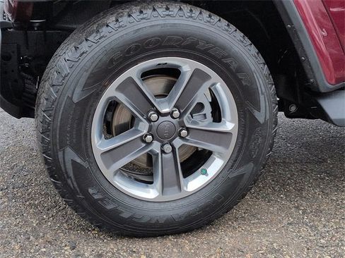 Certified 2022 Jeep Wrangler Unlimited Sahara w/ LED Lighting Group image 32