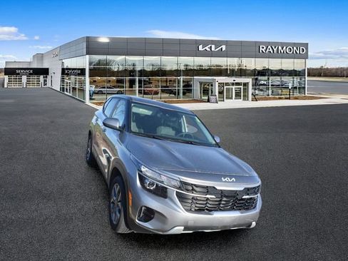 Used 2024 Kia Seltos LX AWD/4WD image 9
