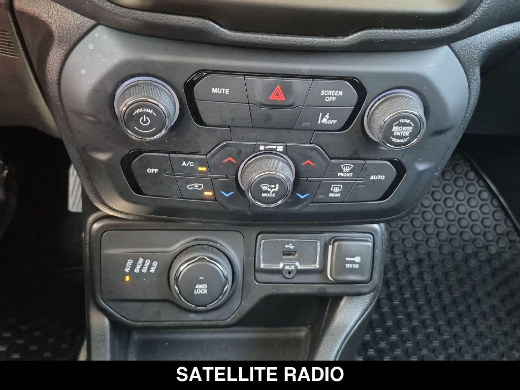 Used 2023 Jeep Renegade Latitude AWD/4WD image 23