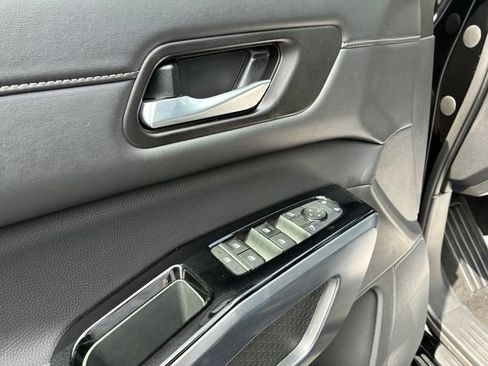 Certified 2025 Nissan Pathfinder SL FWD image 10