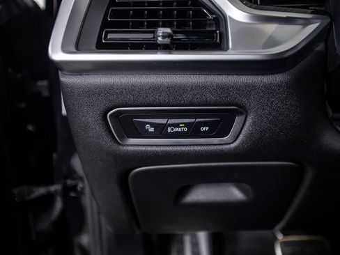 Used 2025 BMW X7 M60i image 39