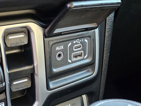 Used 2025 Jeep Wrangler Rubicon w/ Convenience Group image 33