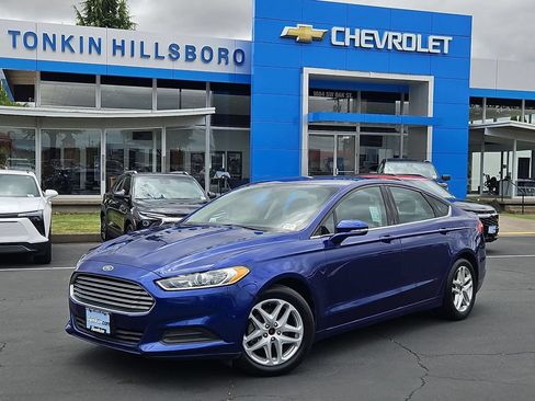 Used 2014 Ford Fusion SE FWD image 2