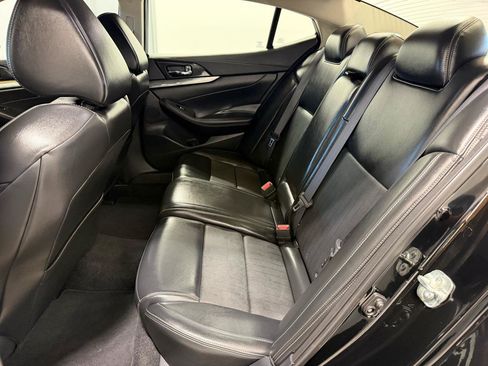 Used 2019 Nissan Maxima 3.5 SV w/ Floor Mat Group FWD image 14