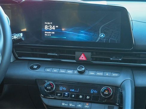 Certified 2025 Hyundai Elantra SEL image 17