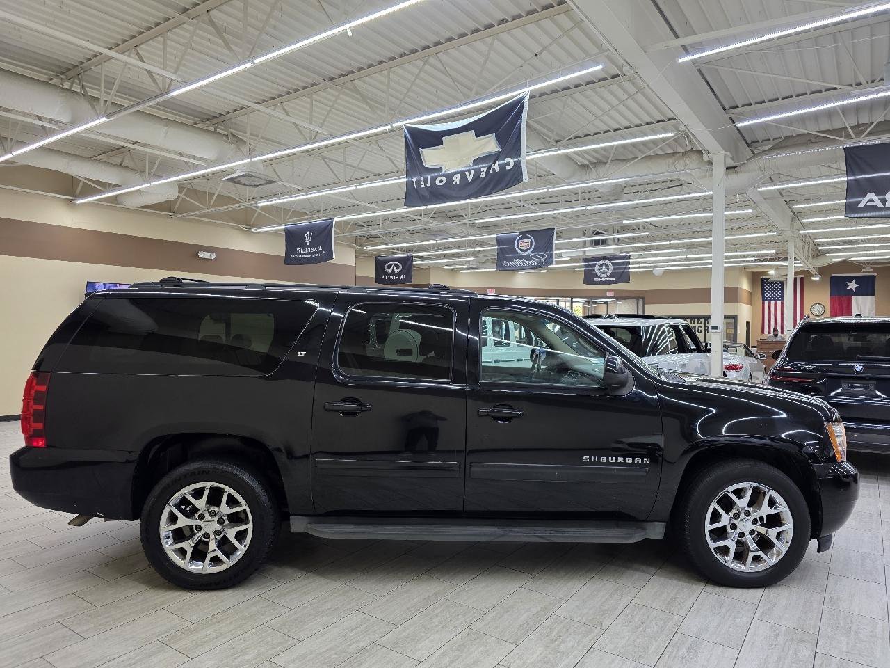 Used 2013 Chevrolet Suburban LT RWD image 5