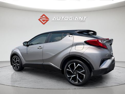 Used 2020 Toyota C-HR XLE FWD image 4