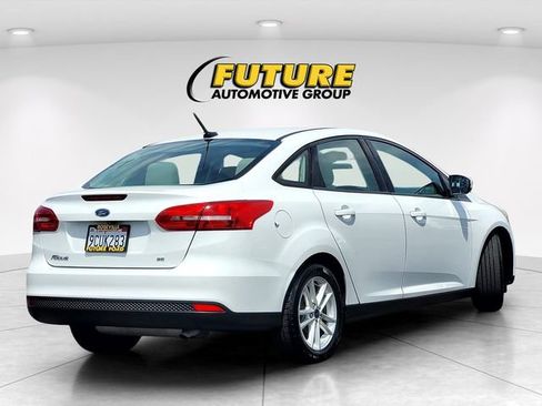 Used 2016 Ford Focus SE w/ SE Power Seat Package FWD image 4