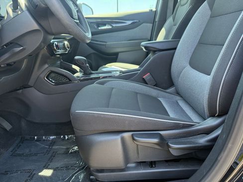 Used 2025 Chevrolet TrailBlazer LT FWD image 24